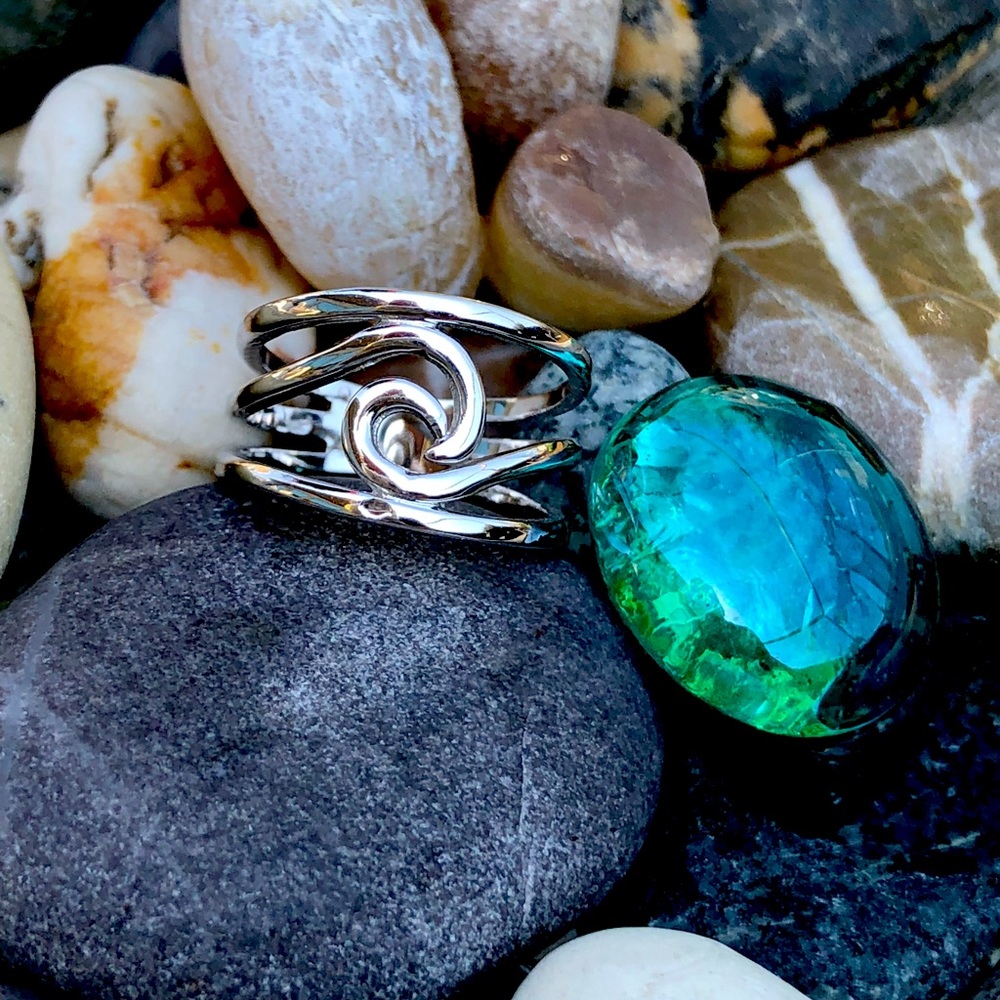 Women sterling silver barrel wave ring!